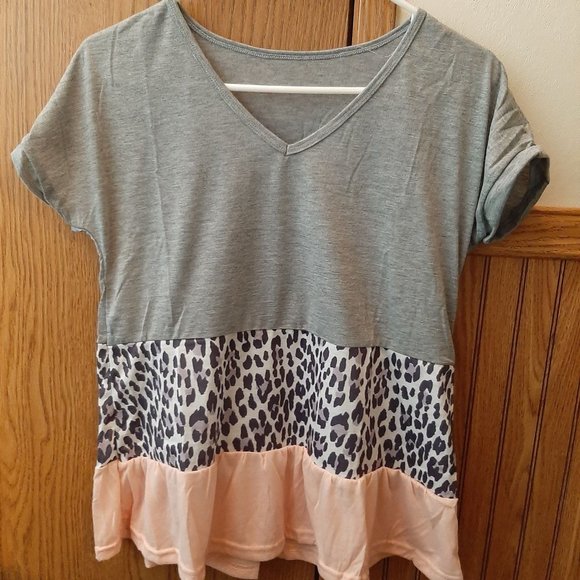 NWOT Multicolored Cheeta Top Size L *BOGO* - Picture 1 of 7
